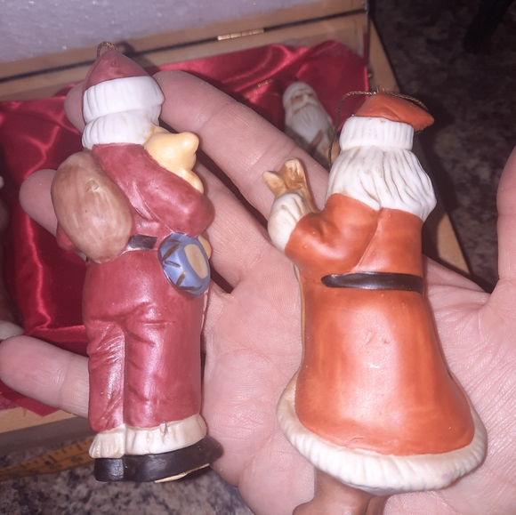 Brookstone Ornaments of Santa's past collection - Picture 15 of 16